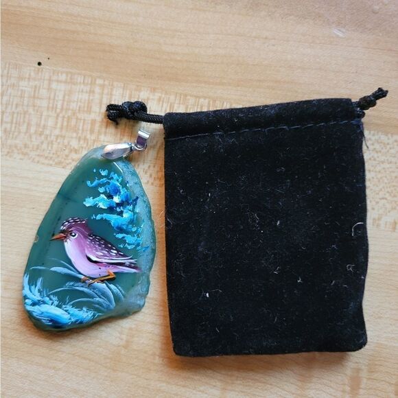 Green Agate Pendant With Painted Bird - Picture 3 of 5